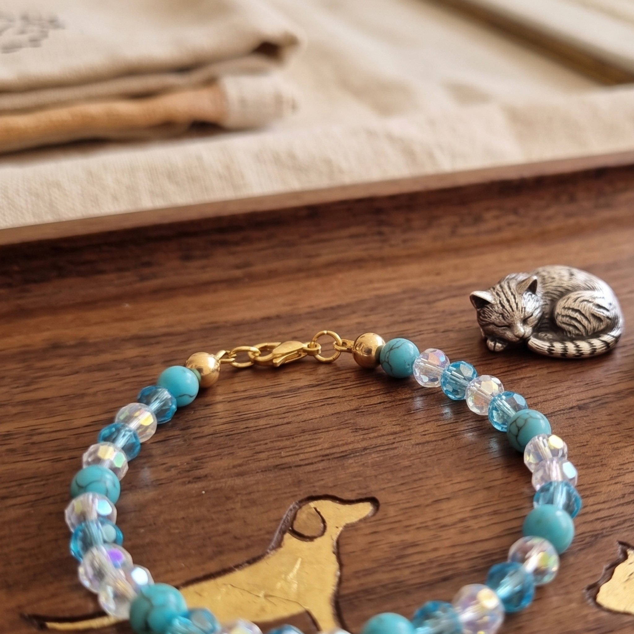 Collana per Cani "Royal Azure" con Pietre Naturali e Ciondolo Corona